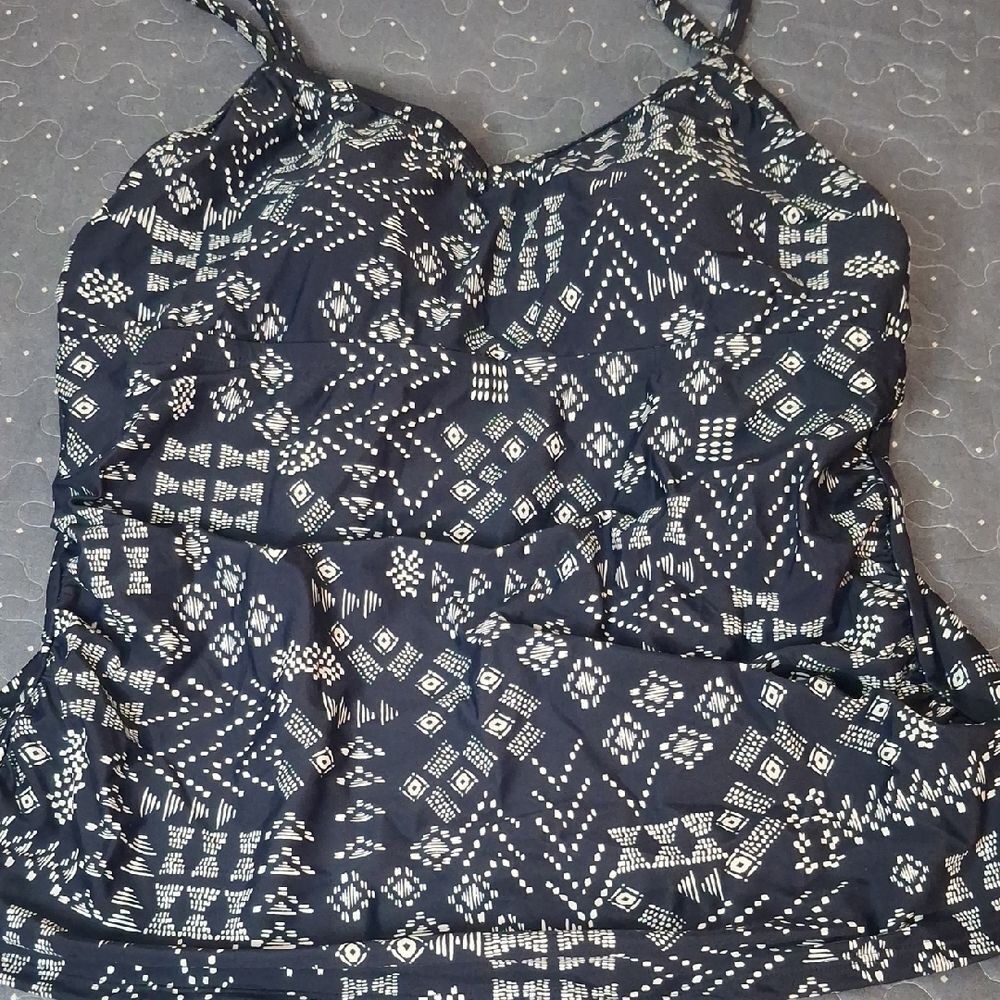 Kona Sol Women's Blue and White Patterned Tankini swim top size 18W